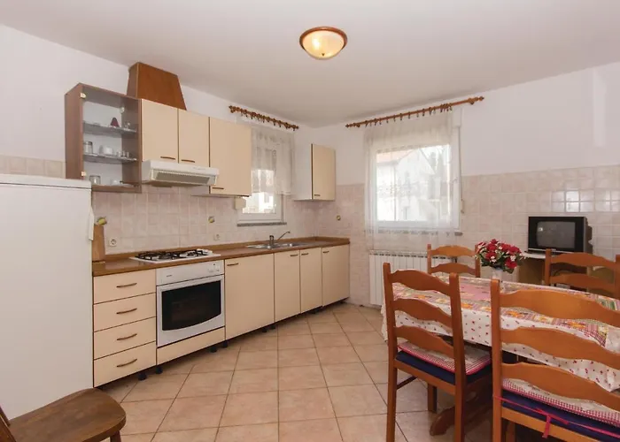 דירה 2 Bedroom Cozy In פולה
