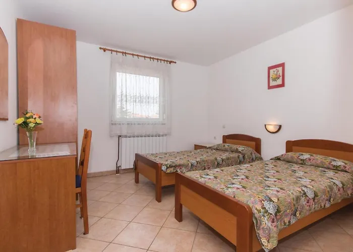 2 Bedroom Cozy In דירה *
