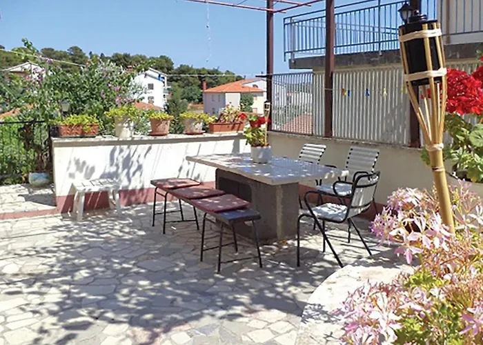 דירה 2 Bedroom Cozy In פולה