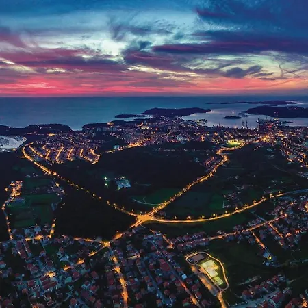 Apartamento 2 Bedroom Cozy In