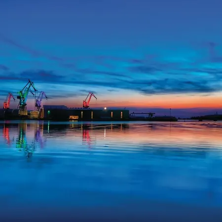 公寓 2 Bedroom Cozy In