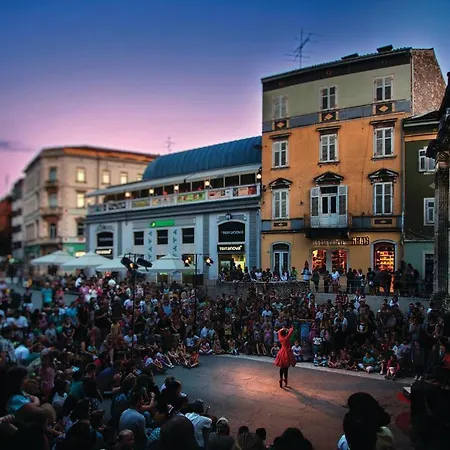 2 Bedroom Cozy In Apartamento *