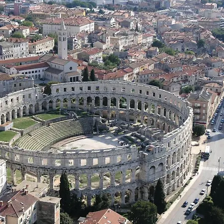 公寓 2 Bedroom Cozy In