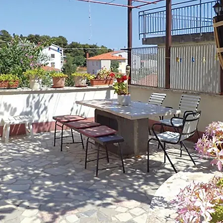 Apartment 2 Bedroom Cozy In Pula