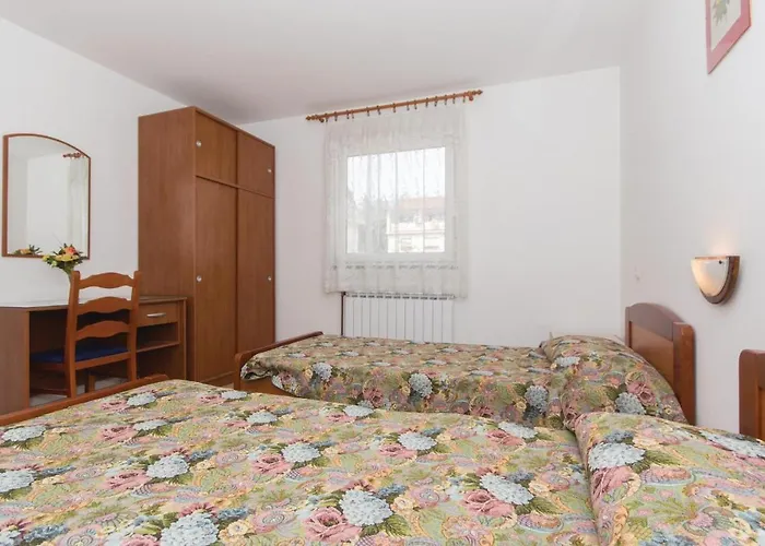 Apartment 2 Bedroom Cozy In *