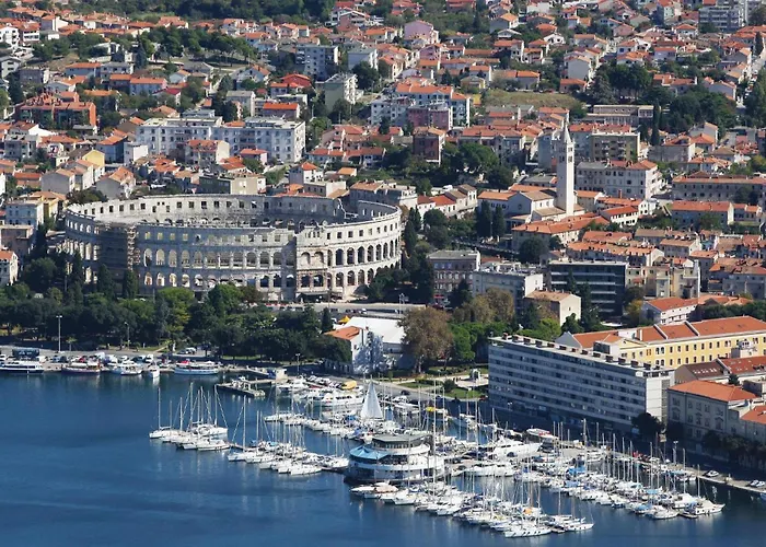 2 Bedroom Cozy In Apartment Pula
